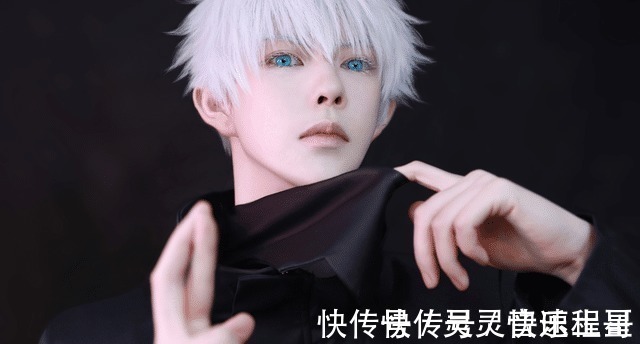 熊祁|鸽了一个半月后,熊祁COS《咒术回战》五条悟,网友这腿是真的