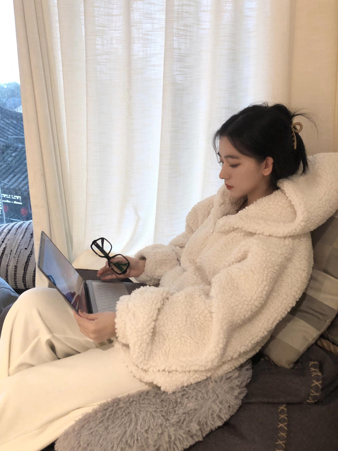 豹纹 秋天不要只会穿风衣了,今年流行“羊羔毛外套”,保暖舒适还温柔