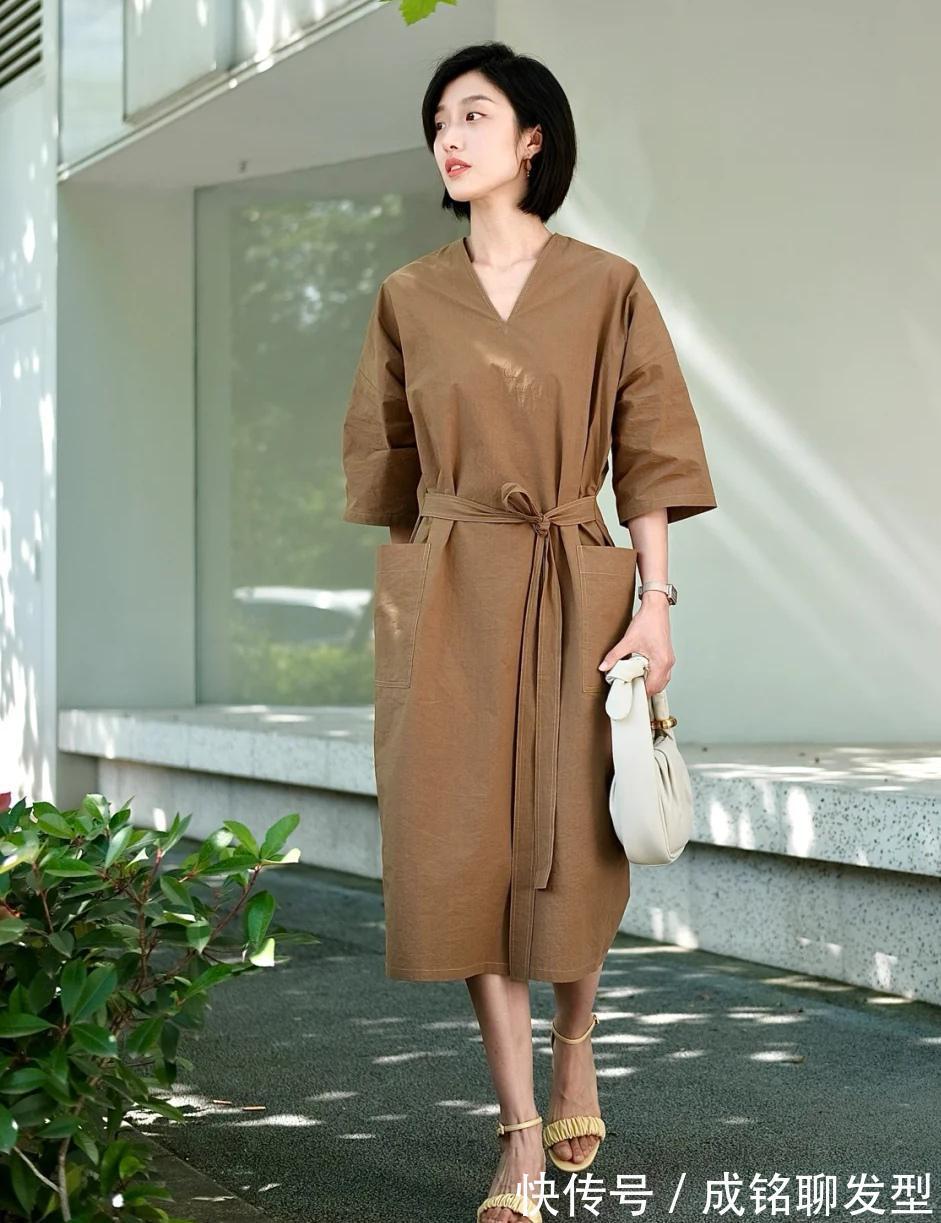 女性|夏日“顺色系”搭配来袭,清新随意不失成熟韵味,时尚减龄又高雅