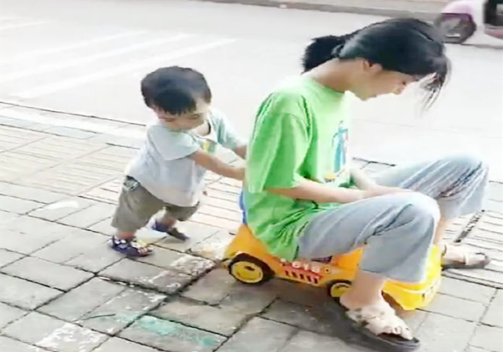 宝妈|为啥大部分孩子喜欢小姨看这三张图就知晓,宝宝痛苦并快乐着