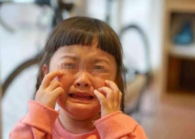 孩子|''都输了还有脸哭'',2岁女孩输了比赛,妈妈现场骂女儿长达10分钟