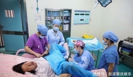 小杨|生娃到一半,产妇提如厕要求,医生不要命了躺着排吧