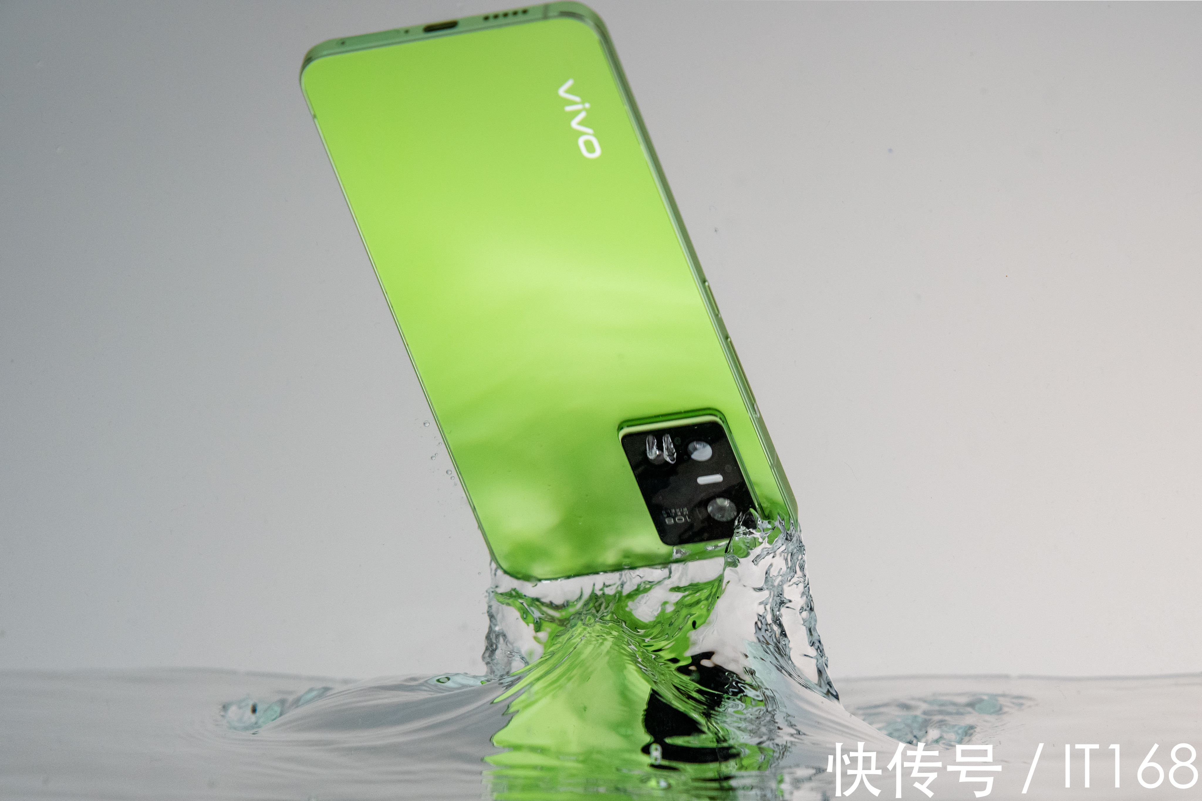 s10|vivo S10青柠开箱：独特荧光绿+7.29mm超薄机身