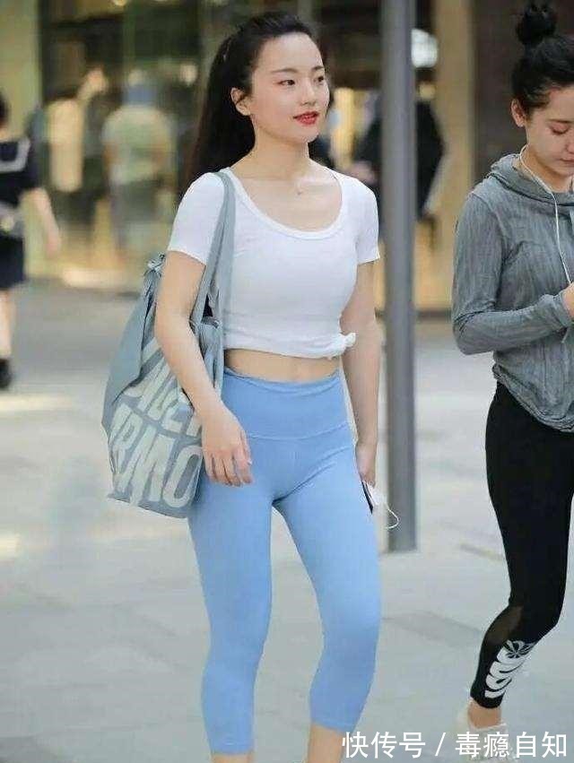 穿搭","m":"9495fb3244cbf36c441606fb9633712161290f46","nlabel":"stat_2890924627:zm.news.so.com:5paw5paw5L+K6b6Z,pageType_zmt,glevel_3","ntag":"tfashion;sfashion_时尚;kfashion_1:穿搭;kfashion_1:打底裤;cfashion_P:时尚:针织毛