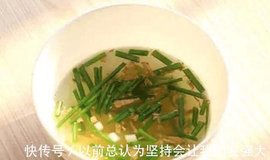 香油|调肉馅时，有人放香油，有人放熟油，都不对，学会正确做法，喷香