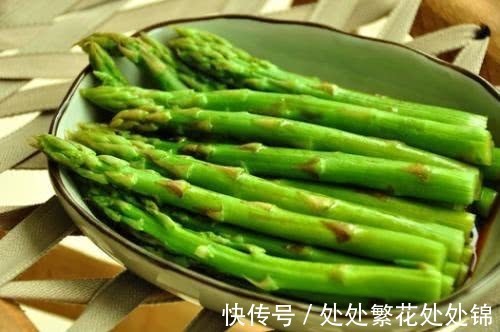 舌苔|湿气太重的人,会出现3种“异常”,常吃5种食物,湿气全排空