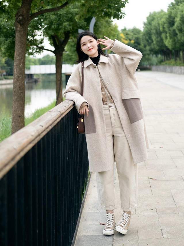 穿搭|秋天不知道该穿什么外套?这4件风衣就够了,适合30岁的女人借鉴