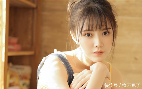 被痘痘侵袭的脸蛋怎么办?痘博士为你提出三点建议!