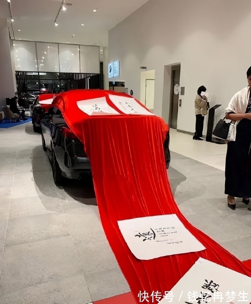 曾来德&刘晓庆新书法获认可,一个舞字价值9999元,粉丝形容并不贵!