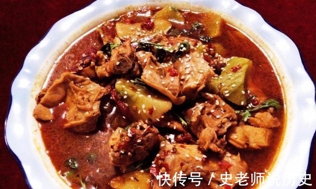 搅拌均匀|教你营养解馋的凉拌兔肉,美味下饭又简单易做,做一大盘也不够吃