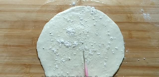 家常油饼柔软好吃,和面和火候是关键,不用调油酥,比买的还好吃