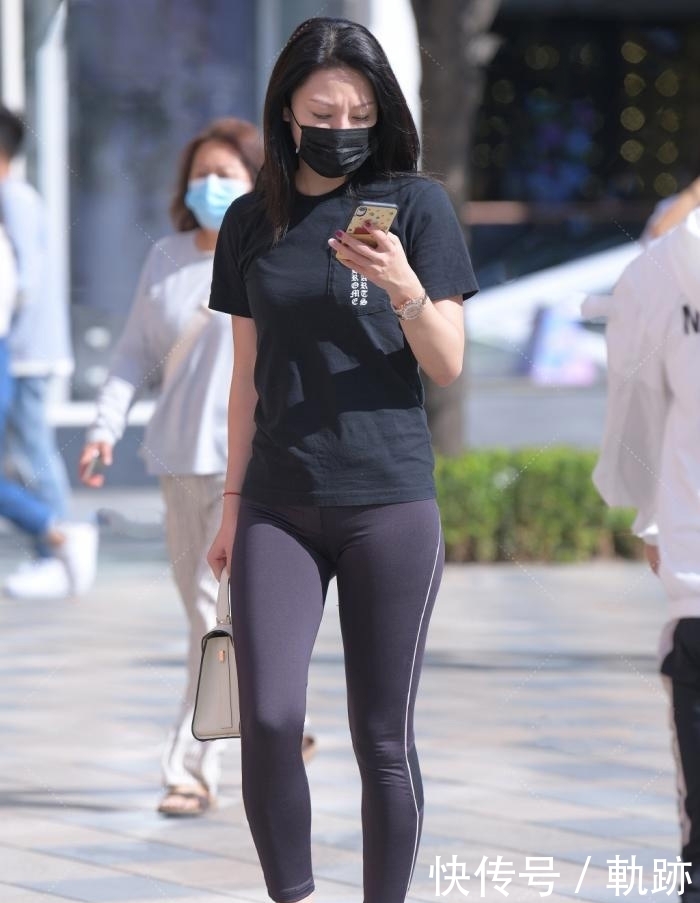 身材|日常出行选择休闲运动装,简单修身,让你美成焦点