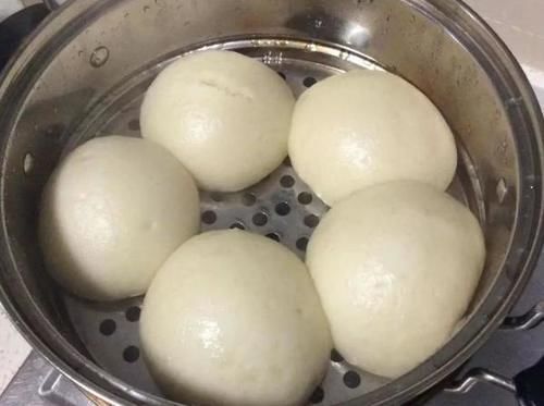 面包|酵母发面速度太慢?教你这样做,30分钟发满盆,馒头比面包还松软