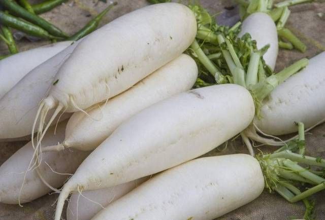 跟萝卜是一家，中药叫莱菔子，可消食化痰，治疗多种胃肠不适