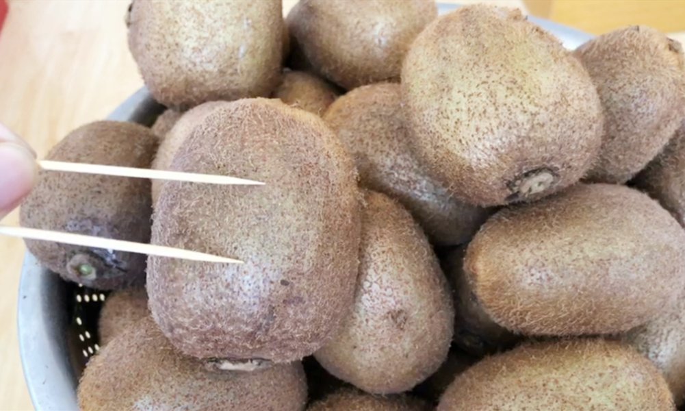 聪明|把猕猴桃放锅里蒸2分钟,太聪明了,用途拿钱难买,早明白就好了