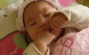 用力过猛|“哄睡”方式千千万，这种容易伤宝宝大脑却用的最多，父母赶紧改