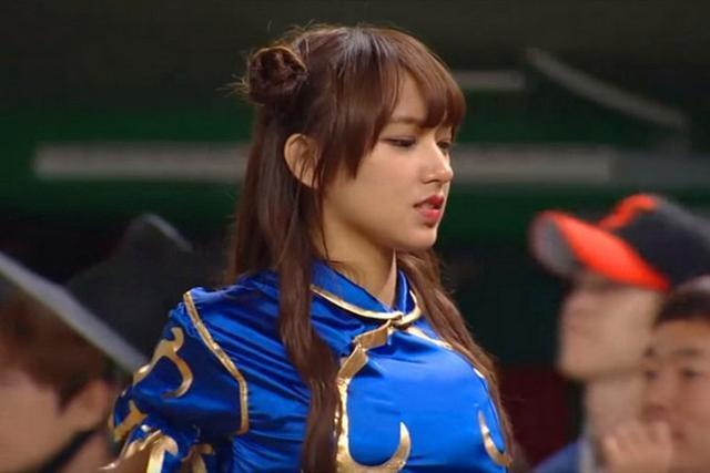 cos|程潇COS春丽胜在大腿够壮,日本原型胜在够美,最经典的却是她