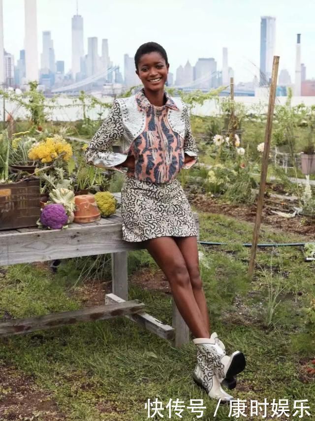 球鞋|球鞋当花瓶,鲜花填充羽绒服时尚界的环保也太香了