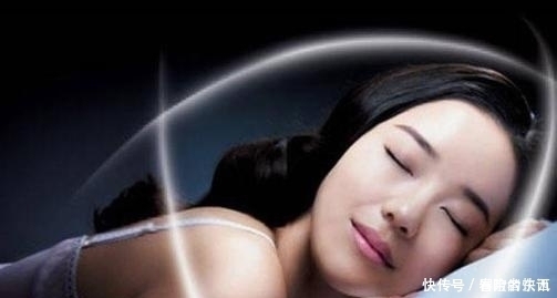 睡前10分钟的护肤比去美容院更有用，记住3点让你的皮肤更白嫩