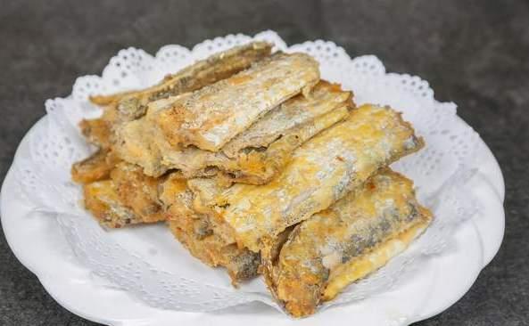 鱼段|煎带鱼，用淀粉还是面粉？教你这方法，带鱼金黄诱人，外酥里嫩