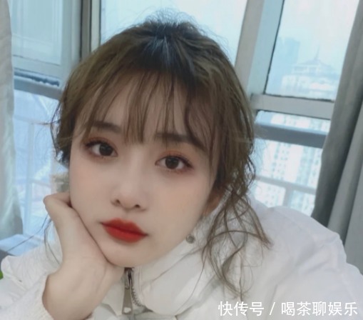 圆脸女孩要留刘海吗?试试这6种发型,显脸小还能让你更甜美