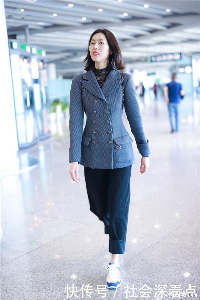 搭配也可以|有肚子的女人别再“塞衣角”了!学刘雯这样来“叠”,时髦真显瘦