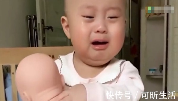 宝妈|宝妈忽悠儿子说给他生了一个妹妹,结果儿子看到妹妹的反应亮了