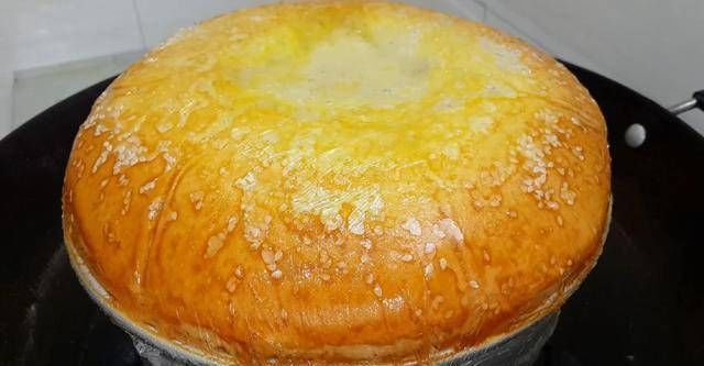 保鲜膜|面包很好吃,有4个鸡蛋,又软又甜,不用烤箱你就能成功