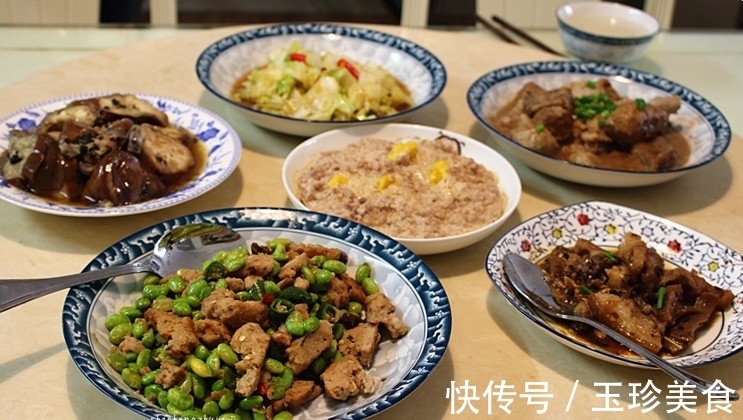 爸爸下厨做的晚餐,普通食材美味下饭,比在饭店吃还解馋