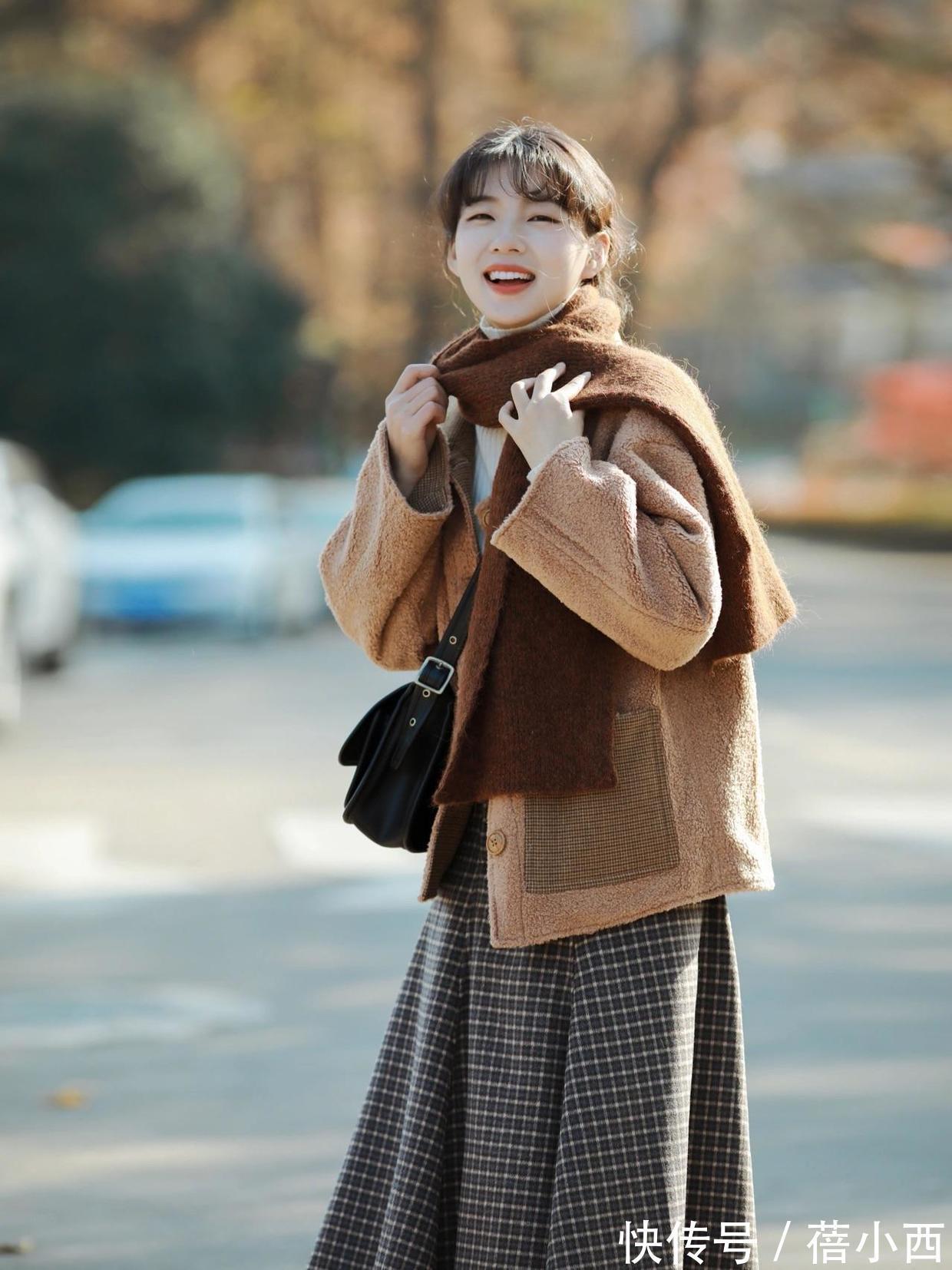 羊羔毛外套 怕冷的女生建议多穿羊羔毛外套,搭配半身裙洋气,搭配牛仔裤时髦