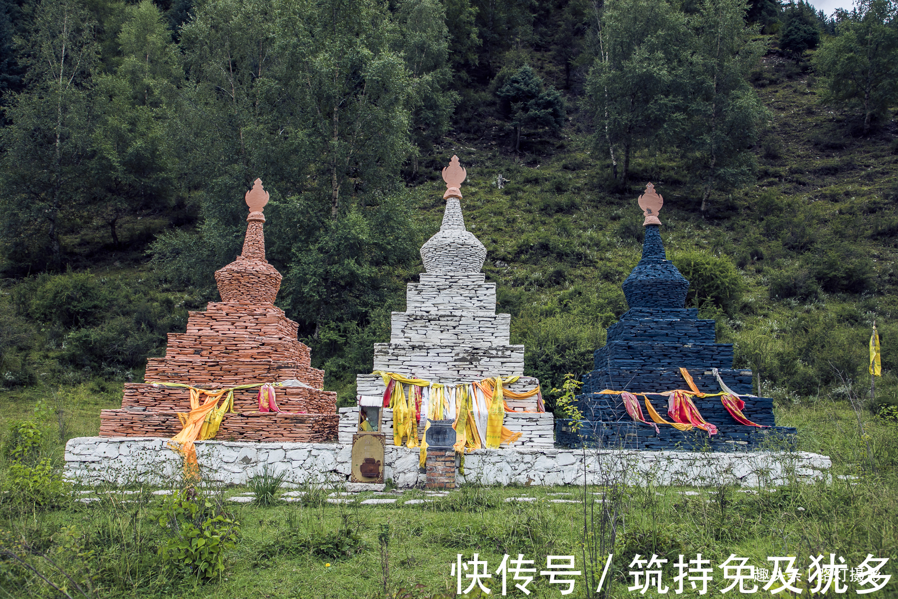 山洞|青海门源这条瀑布很神奇，从悬崖山洞流出，峭壁上达摩像若影若现