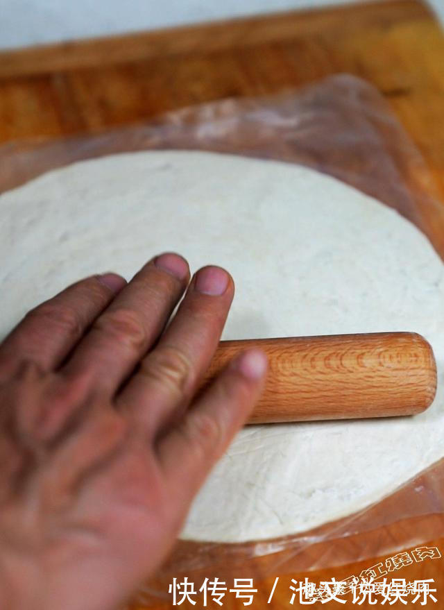 简单|苹果的这个吃法太棒了,外酥里嫩又香甜,关键是做法简单不用和面