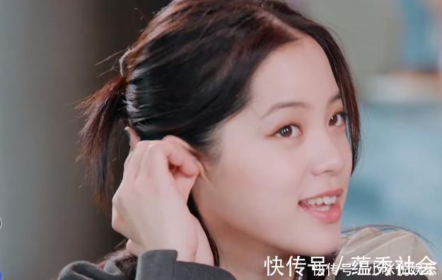 刘雨昕“连环挑眉”绝技丞丞看呆,欧阳娜娜不服输注意她做了啥