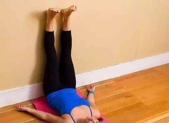 好处|睡觉前,靠墙抬腿会有什么好处坚持一段时间,或许会收获惊喜