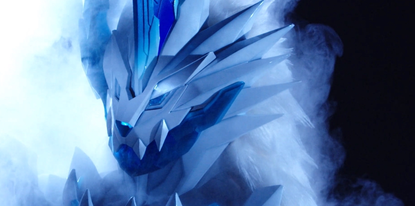 假面骑士圣刃:不死鸟吊打4位骑士,粉丝差点哭了,冰狮子秒吃瘪