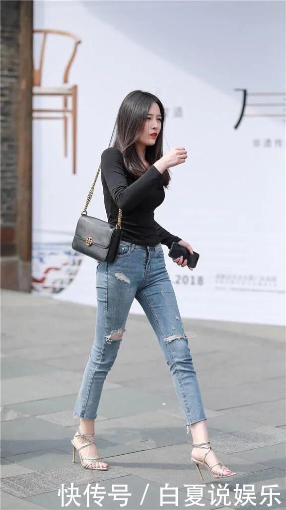 简约穿搭的小姐姐,一件牛仔裤就可以绽放美