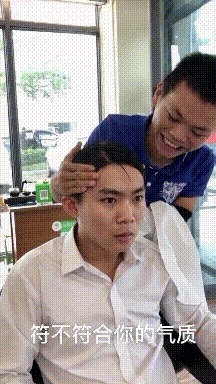 |搞笑GIF:妹子,难道你们这男厕所和女厕所不在一起?