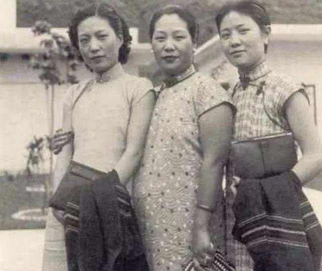 杜月笙老婆扔了五块钱,说,这个人要是捡了,我们以后就不用他了