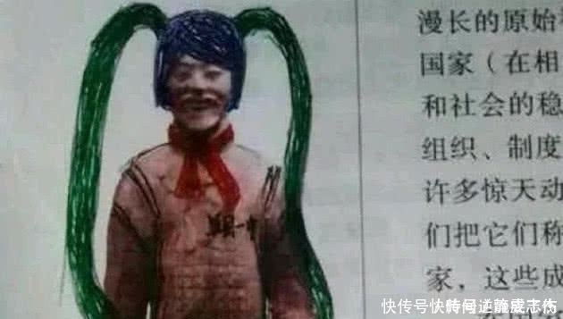 课本!小学生课本涂鸦,拿破仑被坐轮椅?老师:这是被学业耽误的画家啊