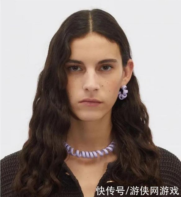 天价|一根电话线1万5?国外奢侈品牌推天价项链惹网友吐槽