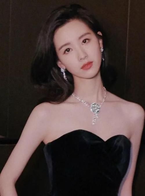 颜值高的女生都会留这几款发型，是时候试一试了！