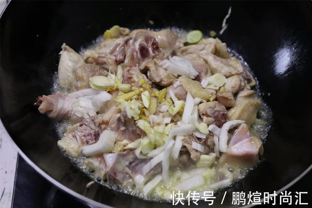生炒鸡|小时候常吃的“生炒鸡”会做了!省事好吃,鸡肉里外都香,吃不够