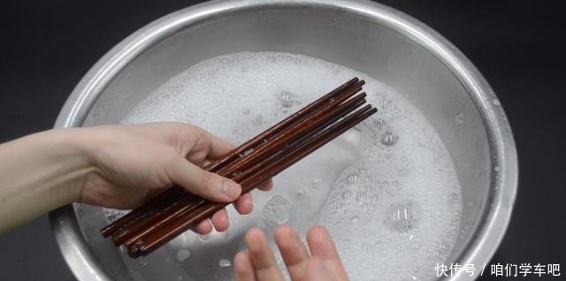 用清水洗筷子，比不洗还脏，教你一个清洗筷子妙招，干净又除菌！