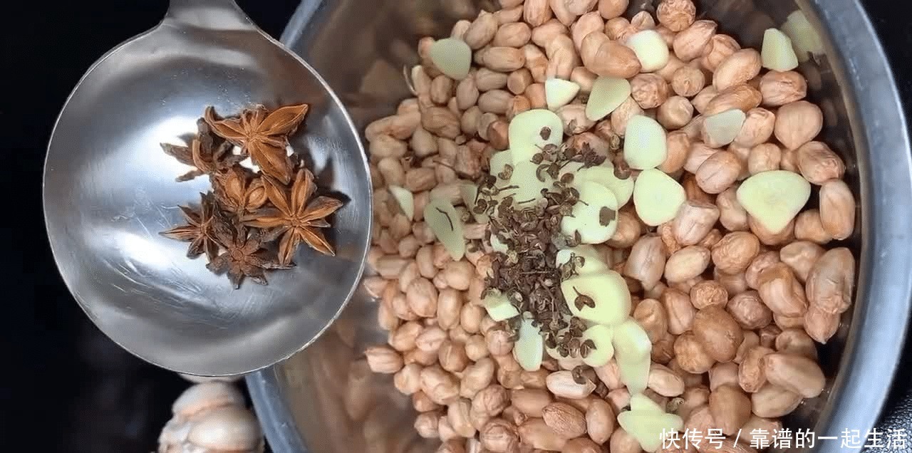 花生米别总炸着吃,换种方式试一试,咸香松脆好吃停不下来