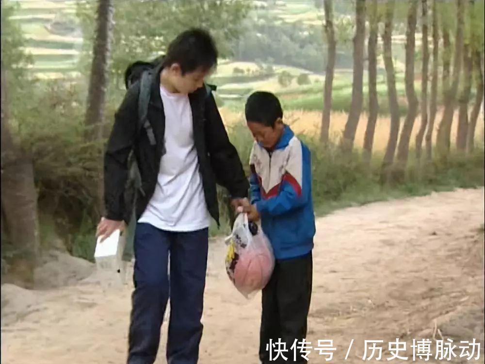 爸妈|《变形计》高占喜:靠读书走出贫穷的农村娃,逆袭成为帅气国防生