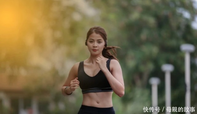 快走|27岁男子脑梗离世,医生提醒:一种水喝太多,血管迟早要堵死