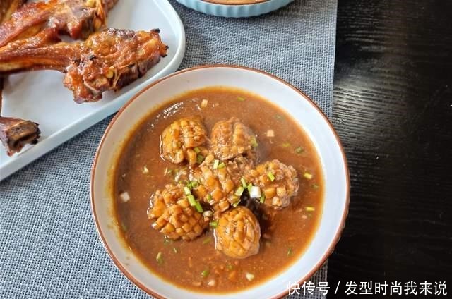 我家午餐4个菜,量不多却好吃,网友生活有仪式感,真好