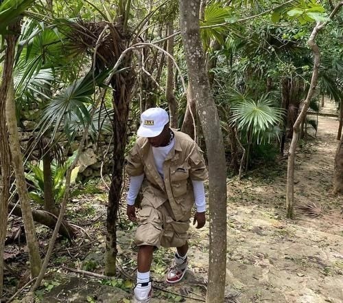 发售价 把RO和芝加哥“抄”成一双鞋的行业里,Drake也是消费者