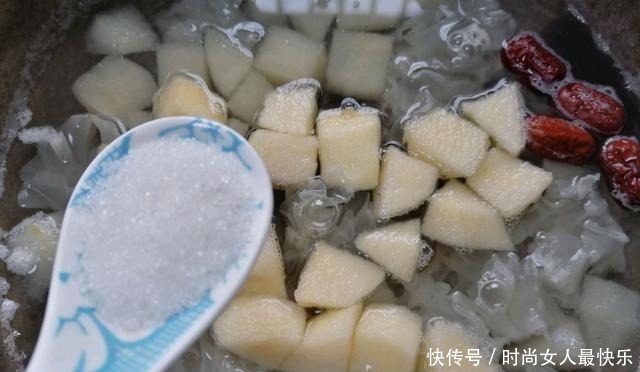 大妈|秋天干燥老咳嗽大妈这两种水果一起煮清肺化痰,一秋不咳嗽