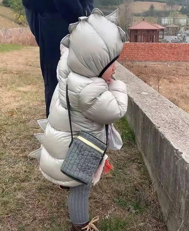 妈妈|爸爸接儿子幼儿园放学,过了饭点还没到家,妈妈在工地找到两人时笑翻了